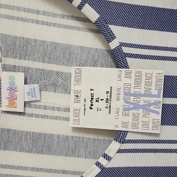 #277 -Lularoe Perfect T, NWT - Picture 2 of 4